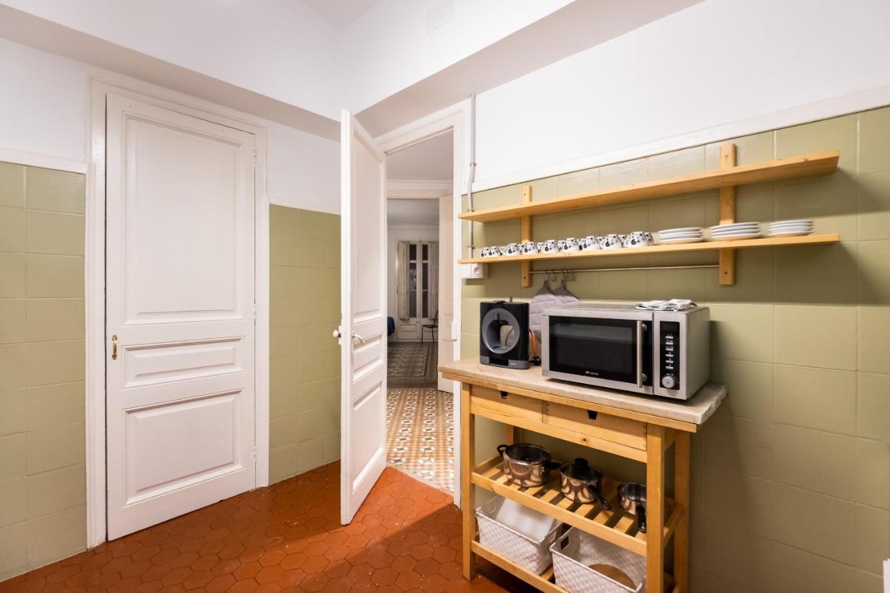 B42 - Modernist Apartment For Large Groups In Eixample Barcelona Eksteriør bilde
