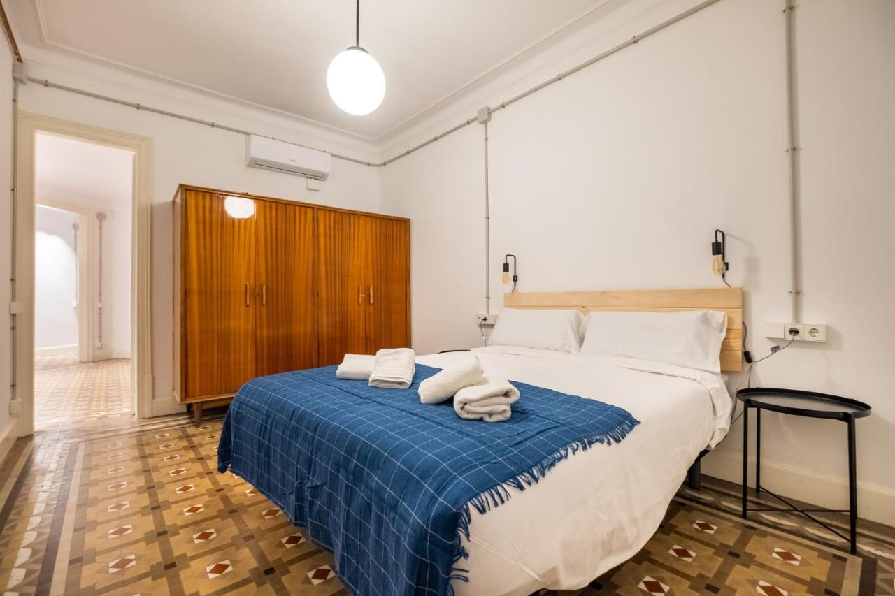B42 - Modernist Apartment For Large Groups In Eixample Barcelona Eksteriør bilde
