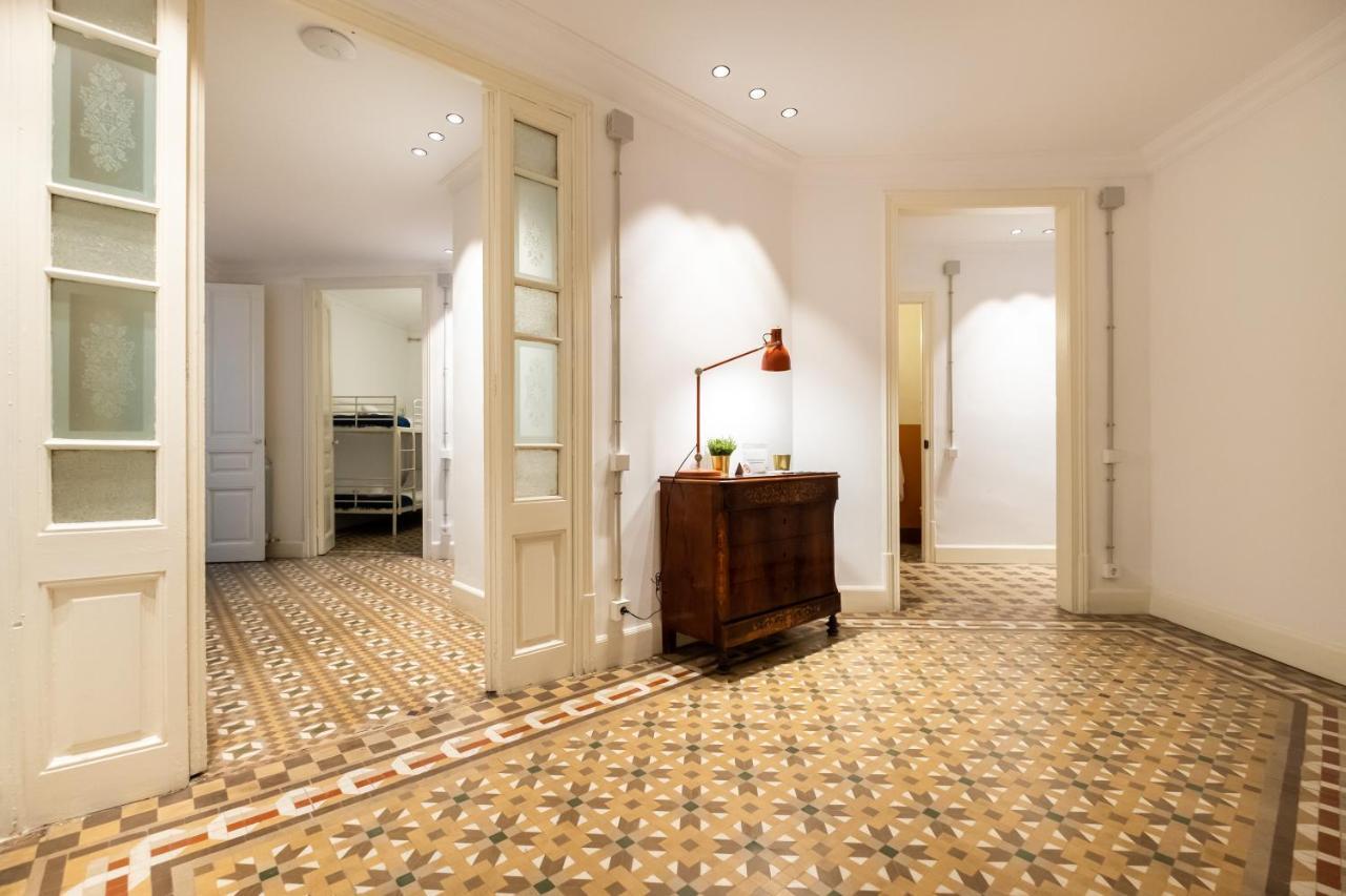 B42 - Modernist Apartment For Large Groups In Eixample Barcelona Eksteriør bilde