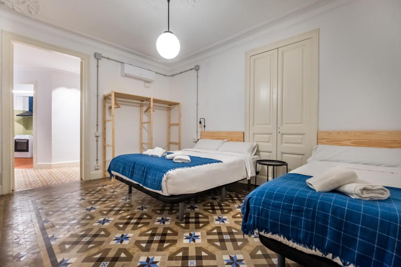 B42 - Modernist Apartment For Large Groups In Eixample Barcelona Eksteriør bilde