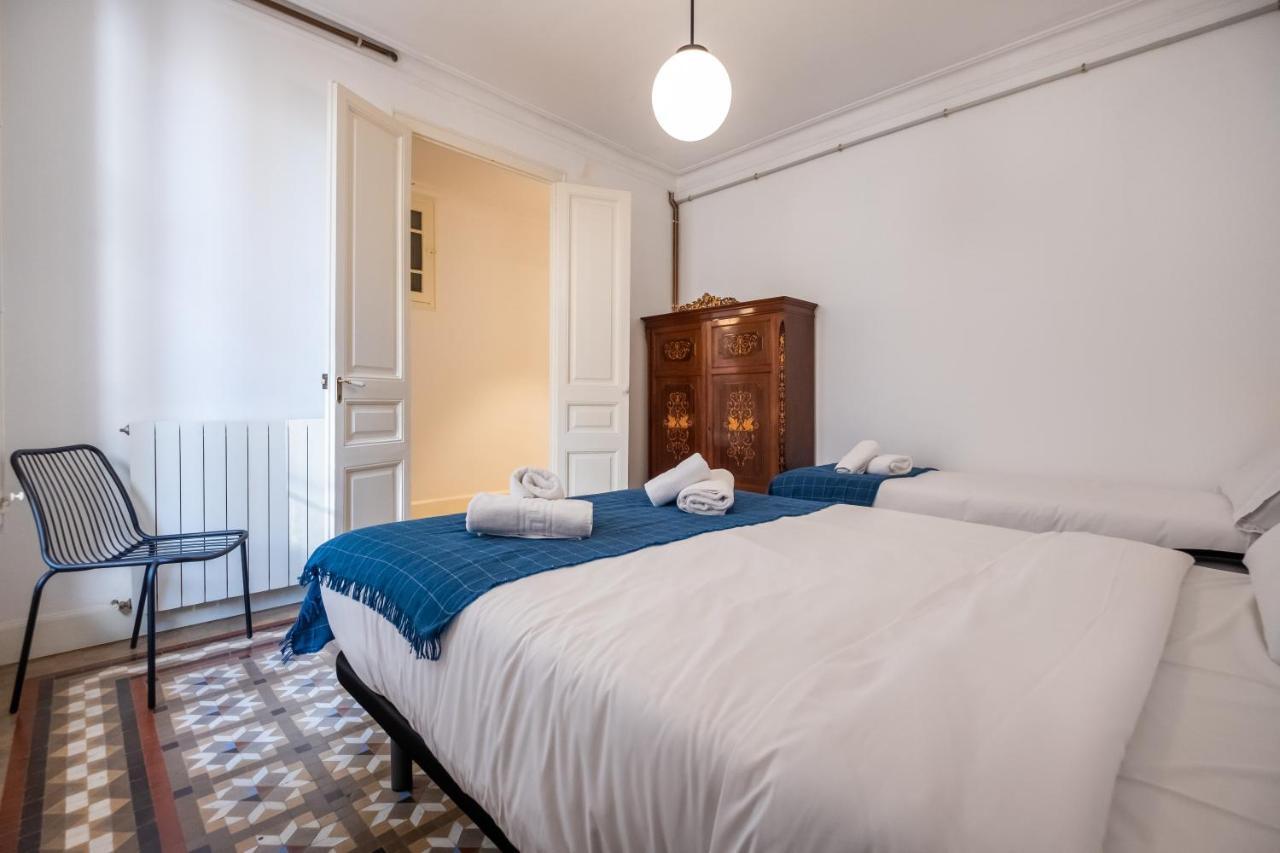 B42 - Modernist Apartment For Large Groups In Eixample Barcelona Eksteriør bilde